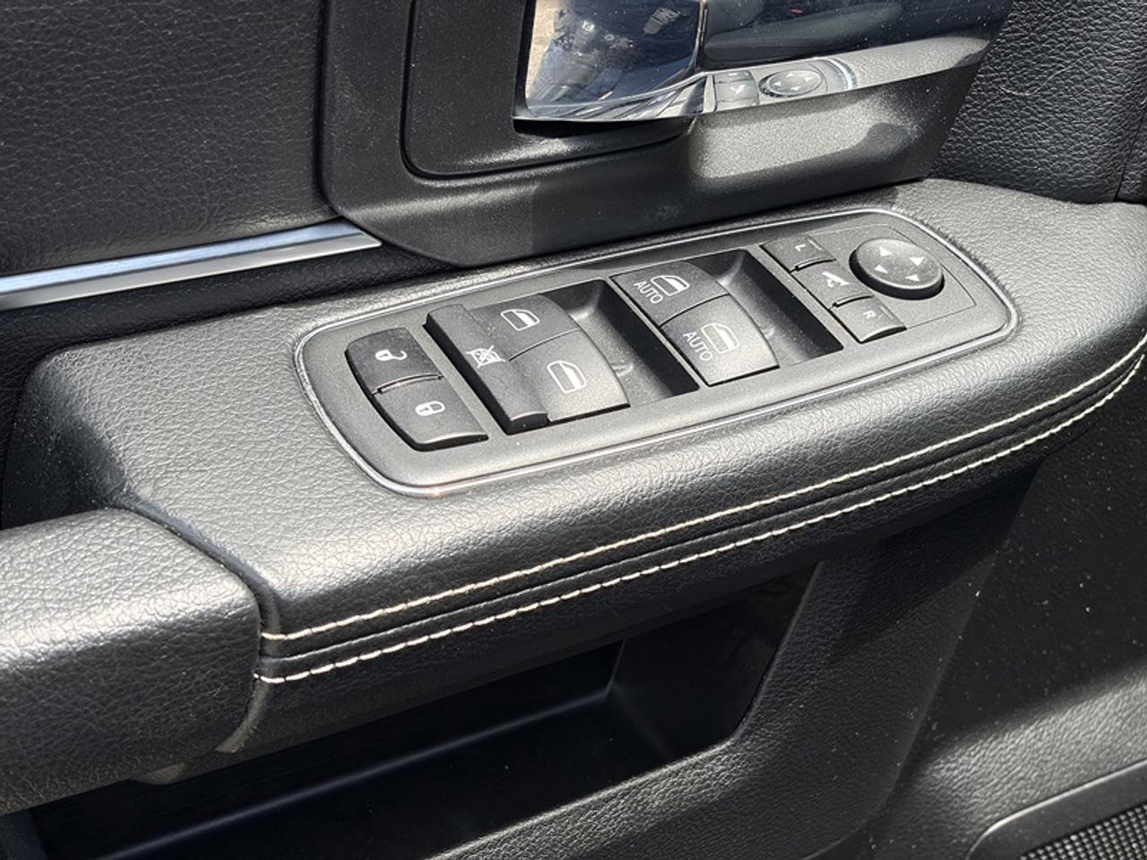 2021 RAM 1500 Classic WARLOCK Photo