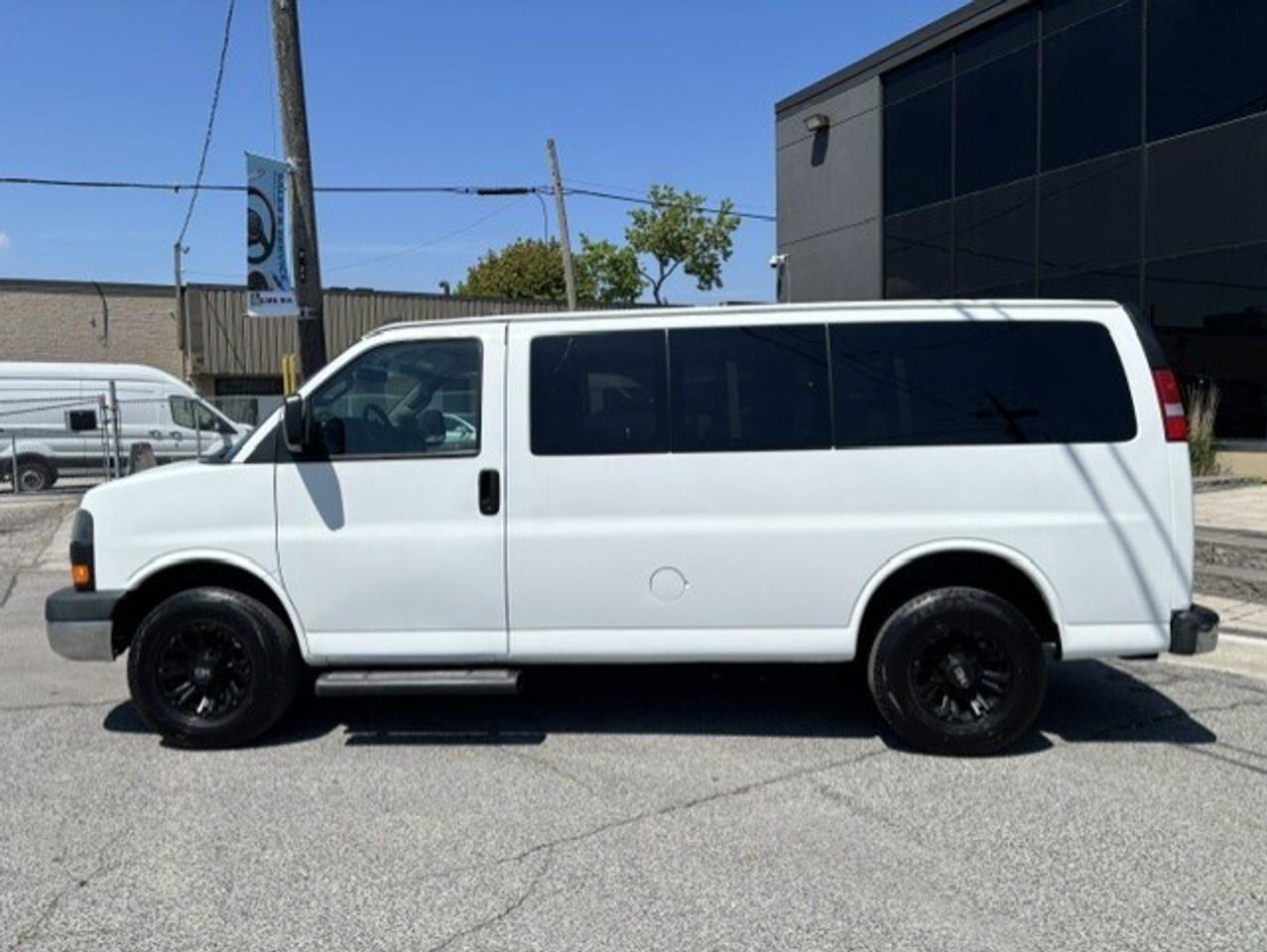 2016 GMC Savana Passenger LT 2500 12 PASSENGER-CAMERA-RIMS-REMOTE START-TOW! Photo