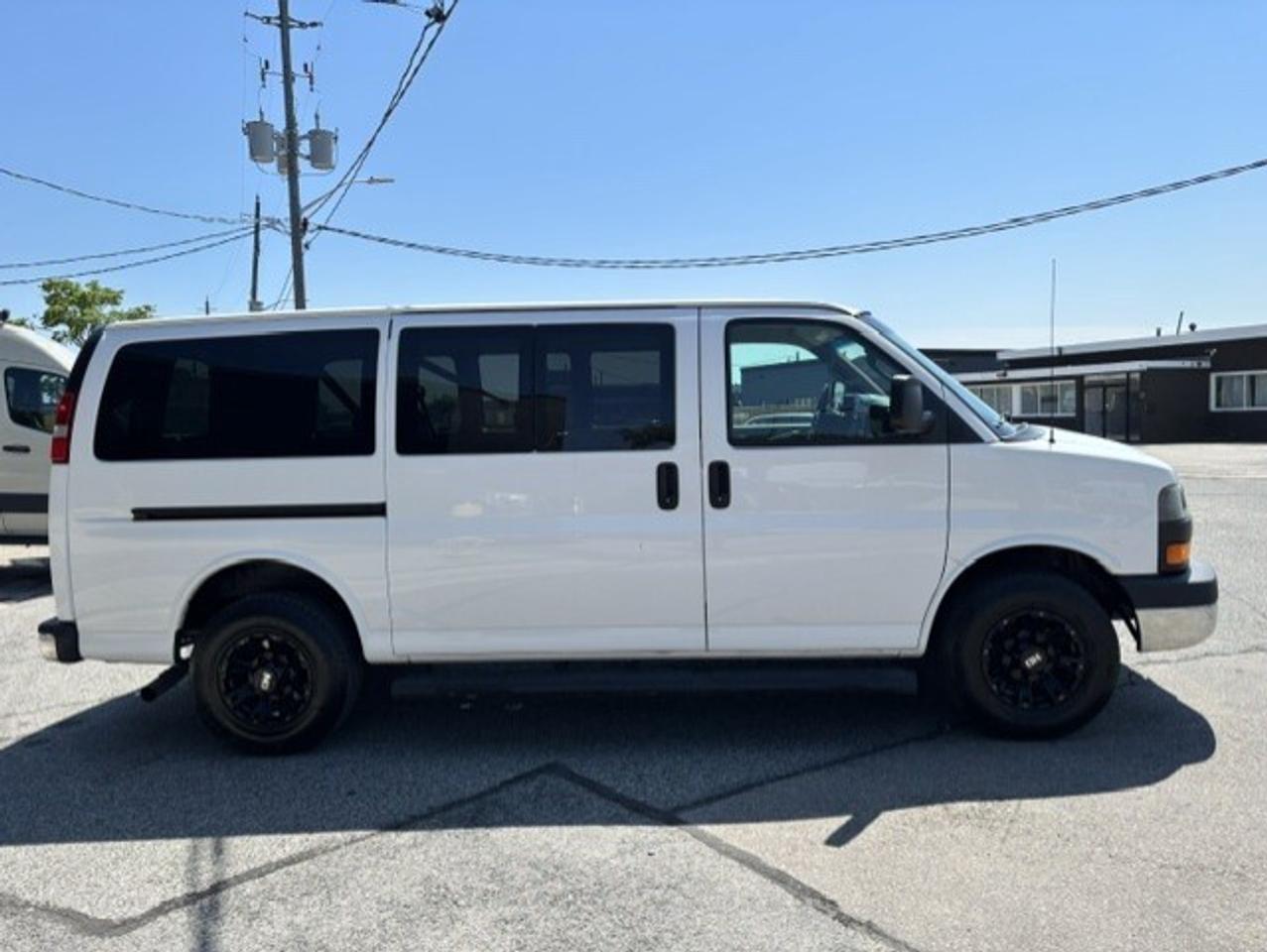 2016 GMC Savana Passenger LT 2500 12 PASSENGER-CAMERA-RIMS-REMOTE START-TOW! Photo