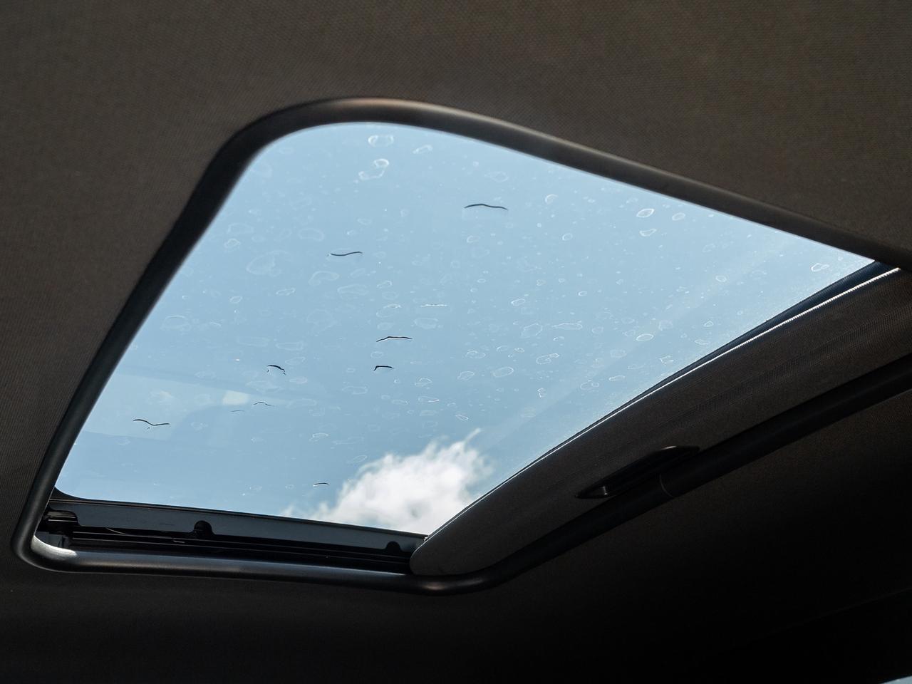 2021 Chevrolet Camaro 6.2L V8   10-Spd Auto   Sunroof   Bose   Tech PKG Photo