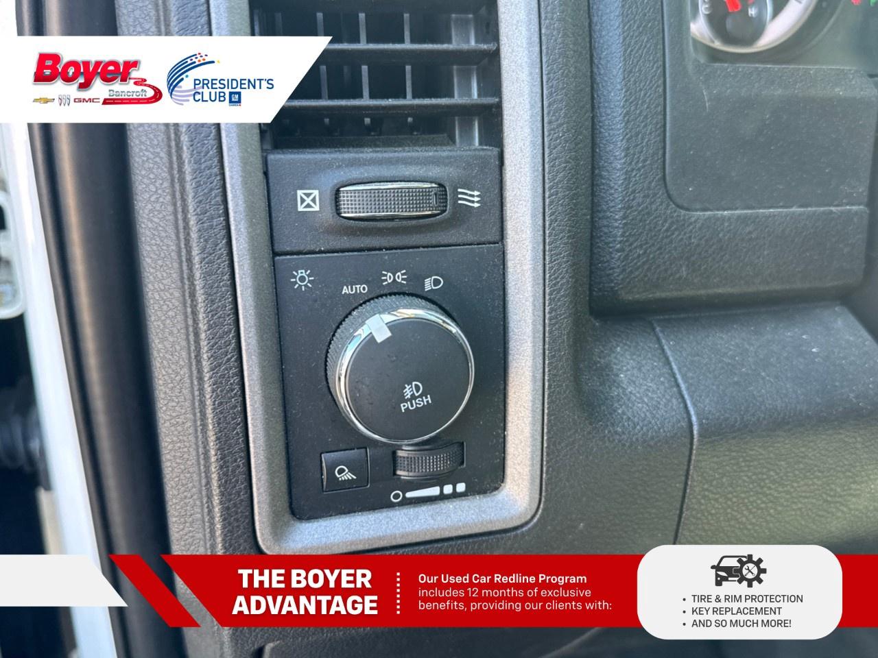 2023 RAM 1500 Classic EXPRESS 4X4 CREW CAB 5'7" BOX Photo