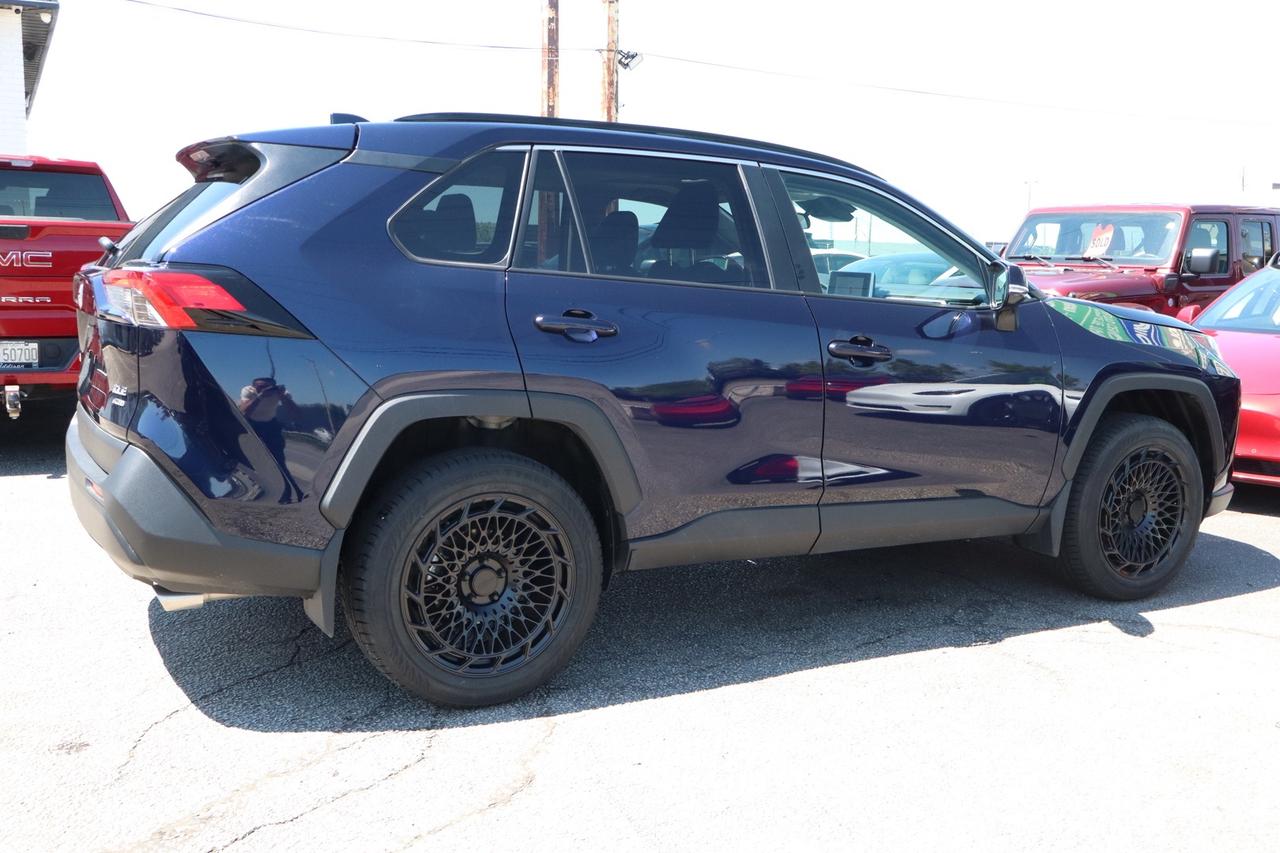 2025 Toyota RAV4 XLE AWD   ONE OWNER   CLEAN CARFAX Photo
