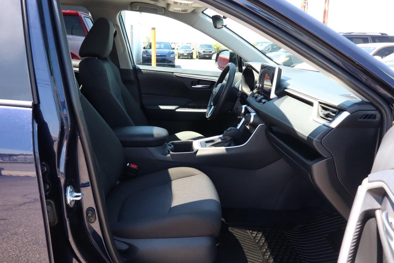 2025 Toyota RAV4 XLE AWD   ONE OWNER   CLEAN CARFAX Photo