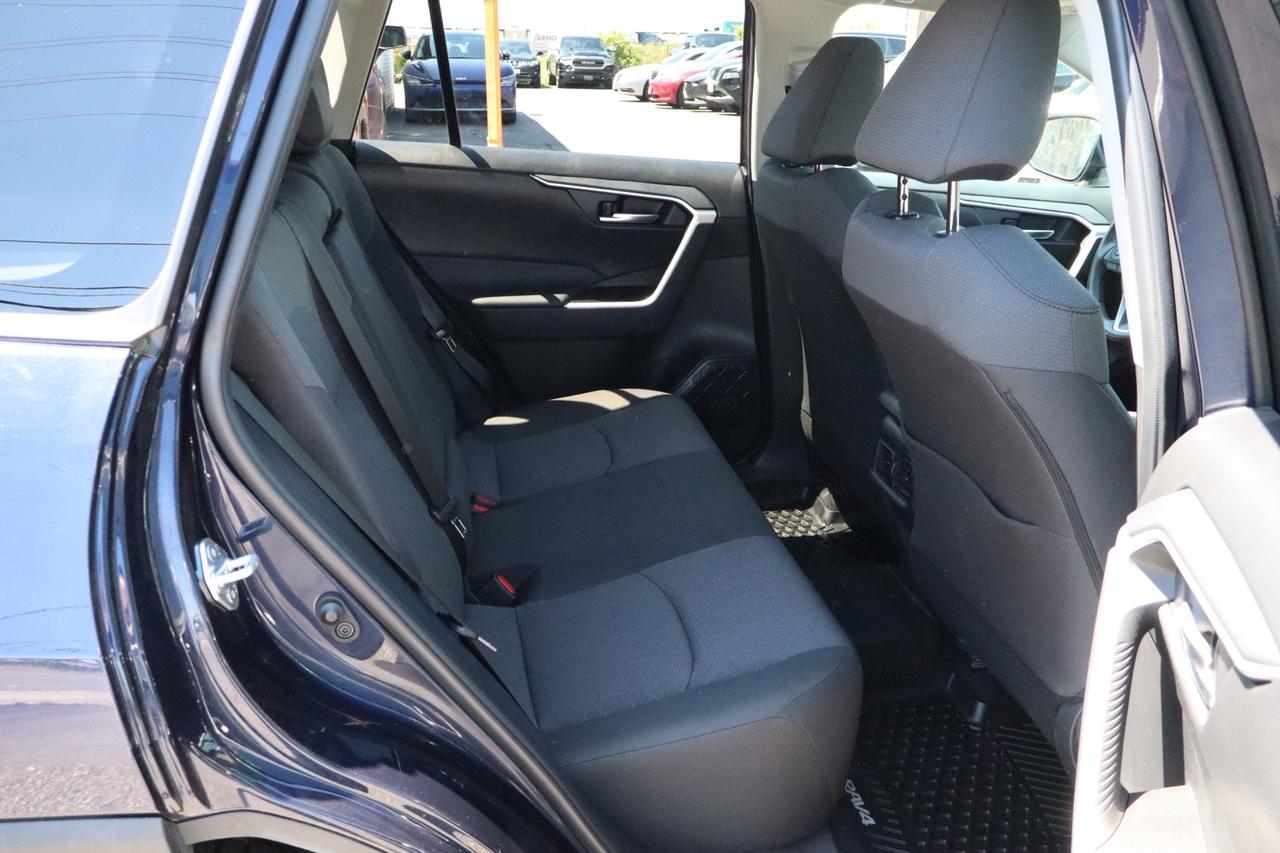 2025 Toyota RAV4 XLE AWD   ONE OWNER   CLEAN CARFAX Photo