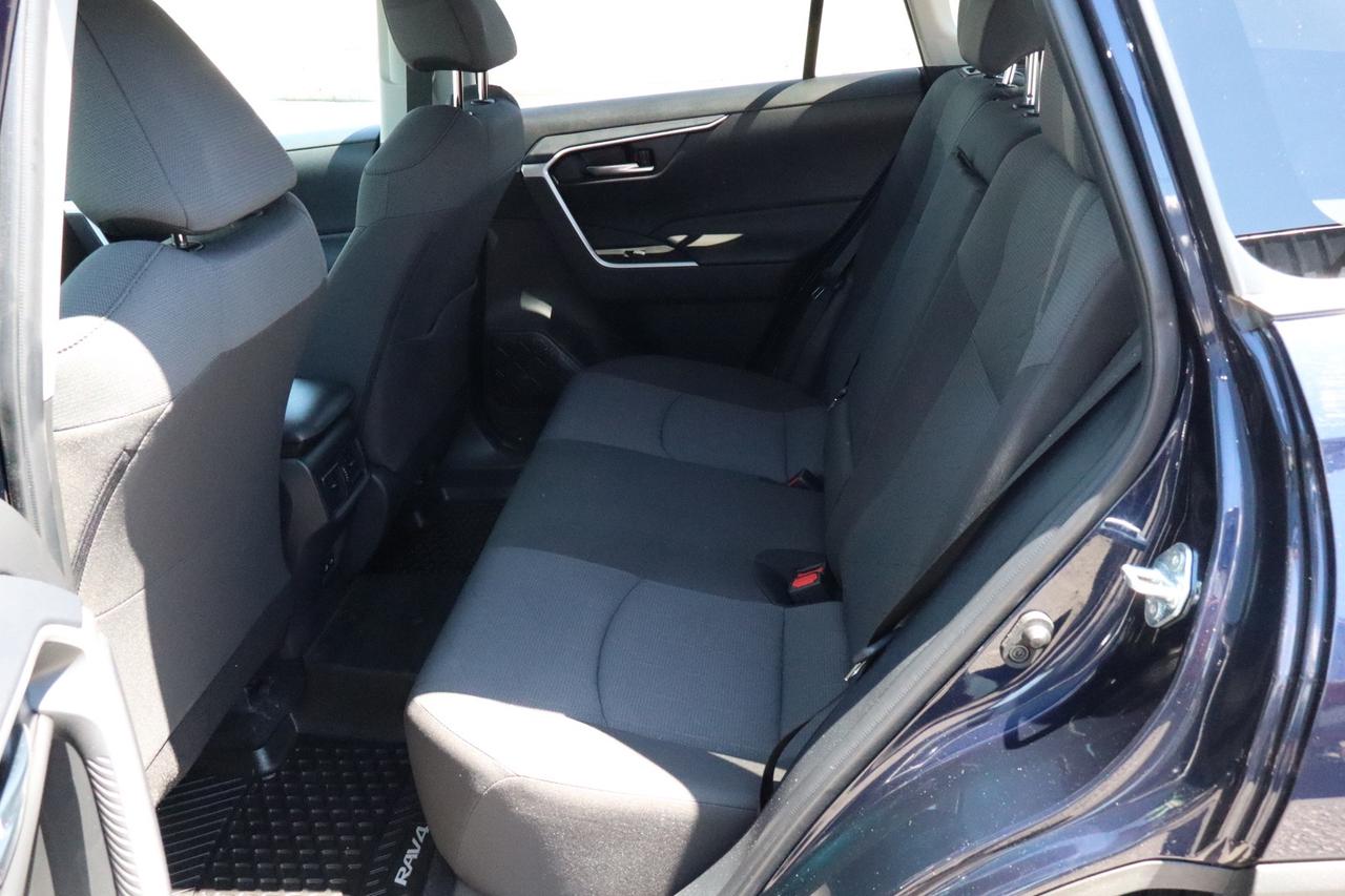 2025 Toyota RAV4 XLE AWD   ONE OWNER   CLEAN CARFAX Photo