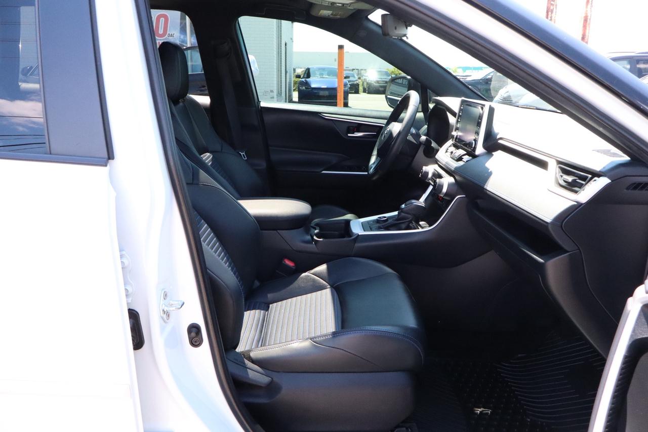 2020 Toyota RAV4 Hybrid XSE   No accident   Clean Carfax   Hybrid Photo