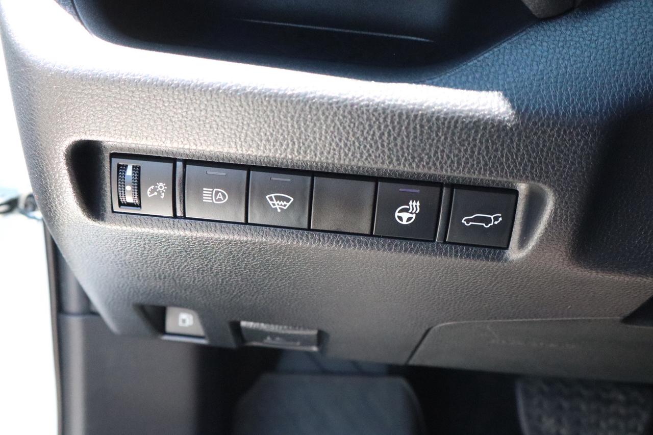 2020 Toyota RAV4 Hybrid XSE   No accident   Clean Carfax   Hybrid Photo