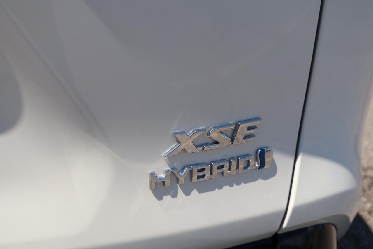 2020 Toyota RAV4 Hybrid XSE   No accident   Clean Carfax   Hybrid Photo