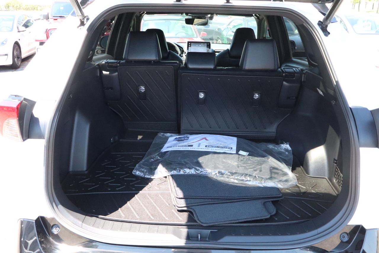 2020 Toyota RAV4 Hybrid XSE   No accident   Clean Carfax   Hybrid Photo