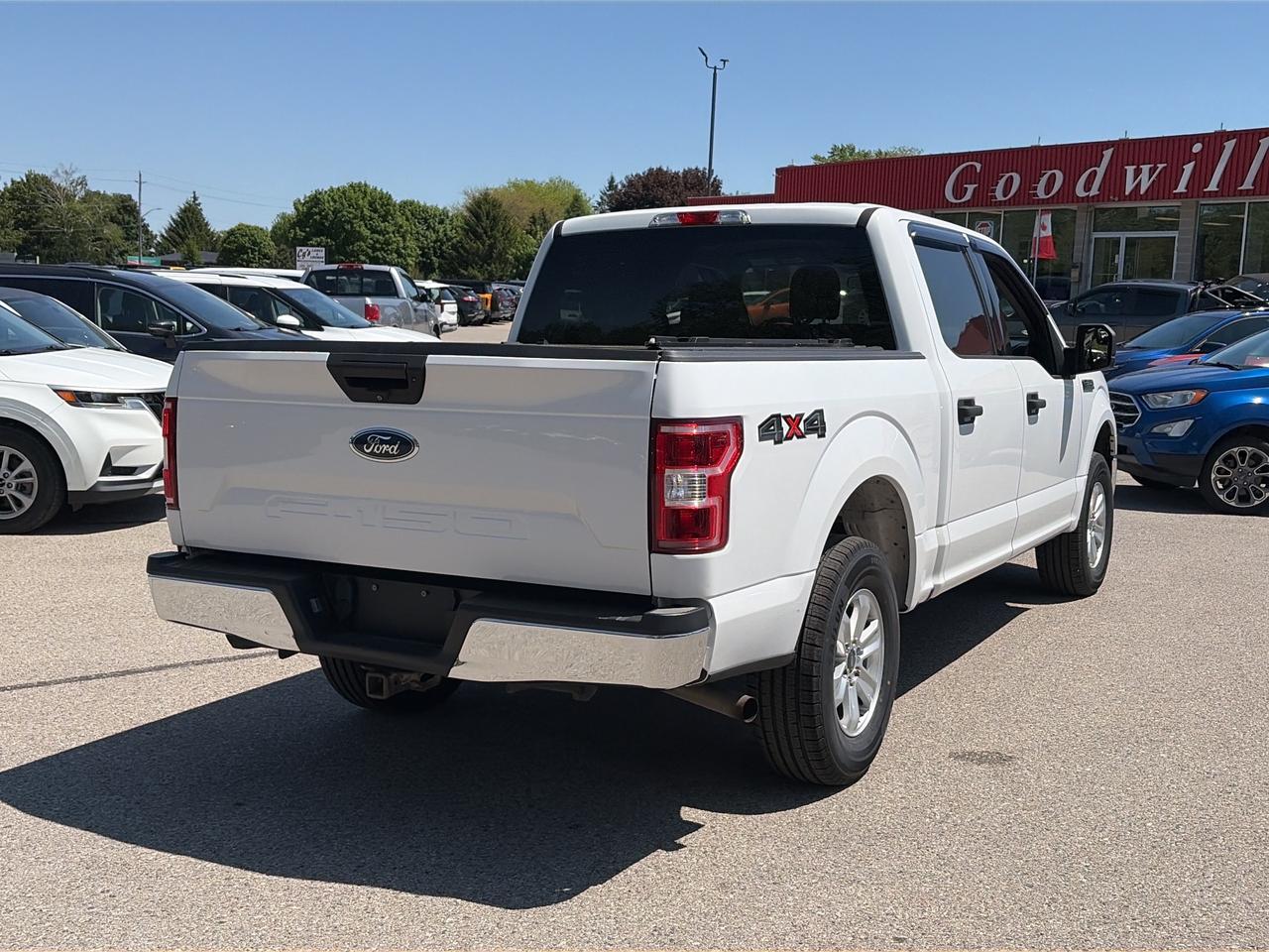 2018 Ford F-150 XLT, 3.3 V6, 4X4, CREW CAB, BACK UP CAMERA! Photo