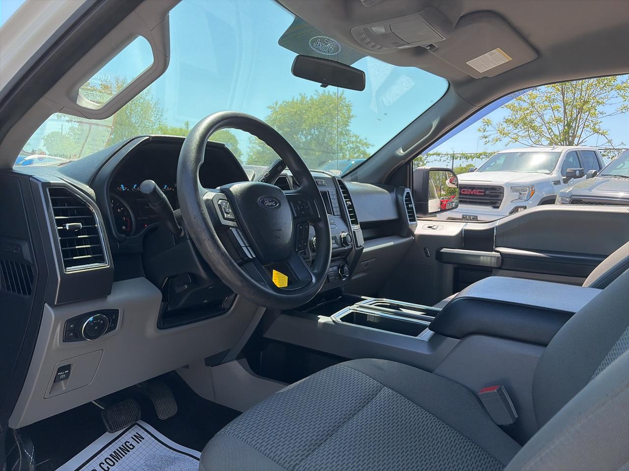 2018 Ford F-150 XLT, 3.3 V6, 4X4, CREW CAB, BACK UP CAMERA! Photo