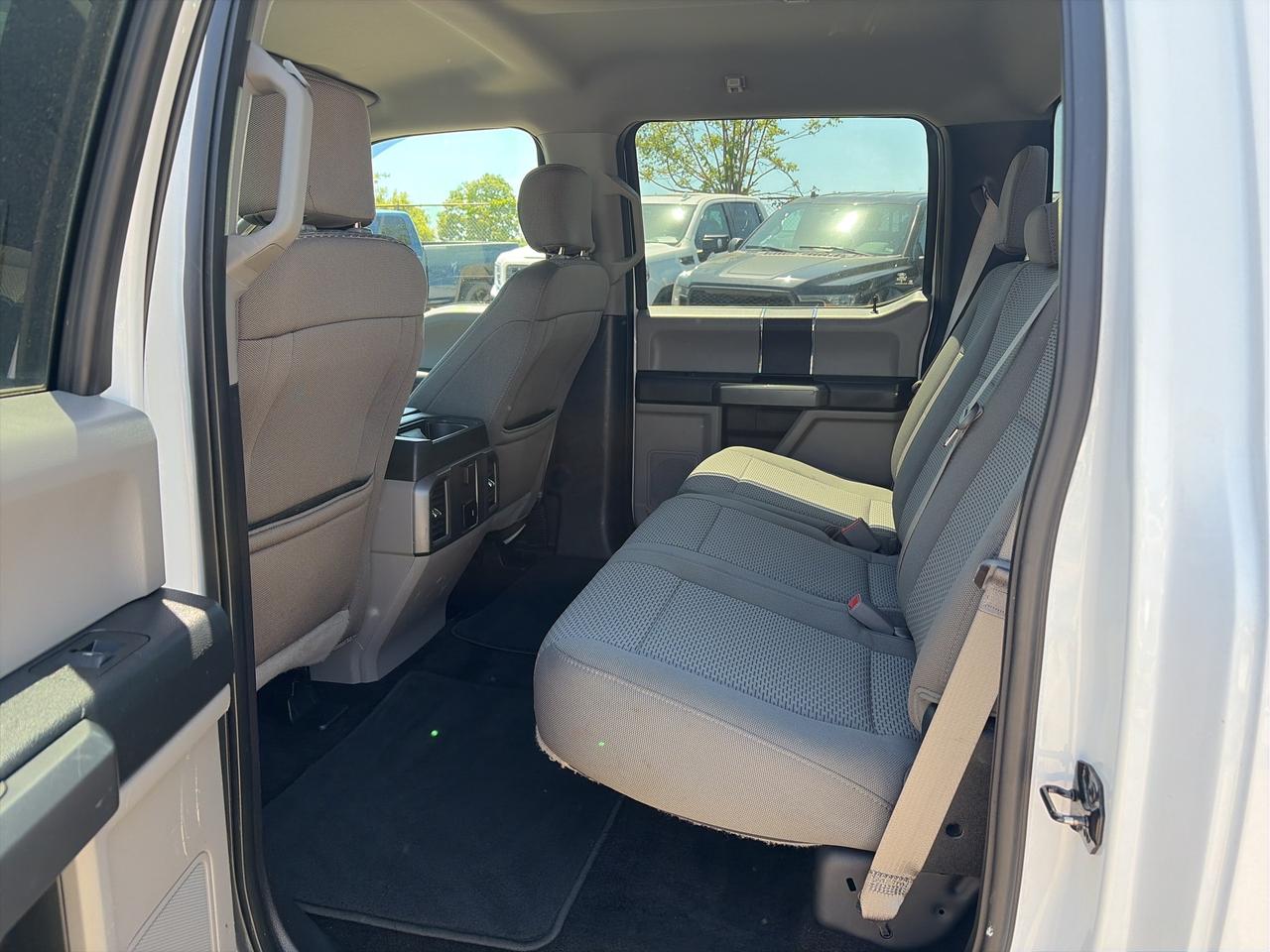 2018 Ford F-150 XLT, 3.3 V6, 4X4, CREW CAB, BACK UP CAMERA! Photo