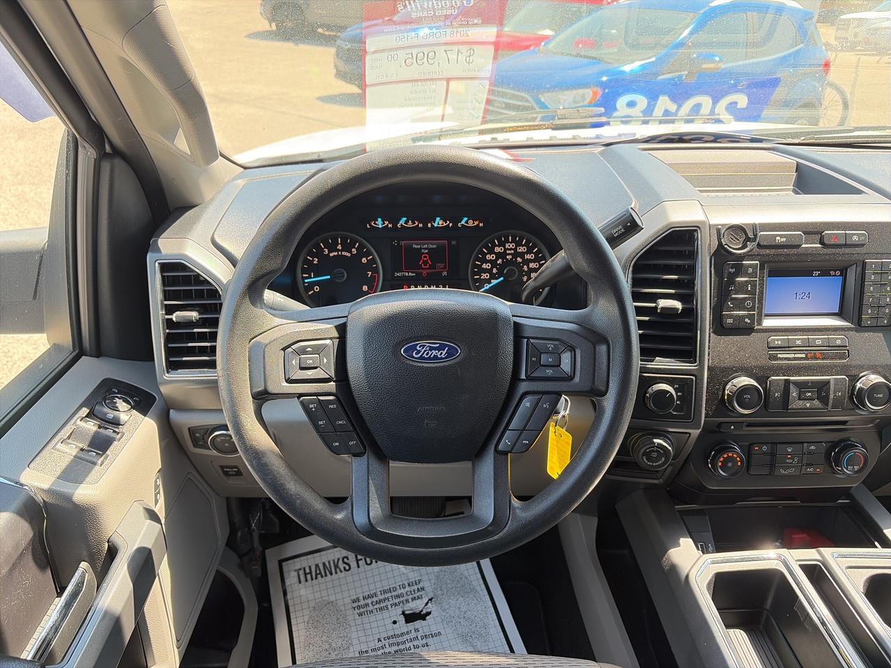 2018 Ford F-150 XLT, 3.3 V6, 4X4, CREW CAB, BACK UP CAMERA! Photo