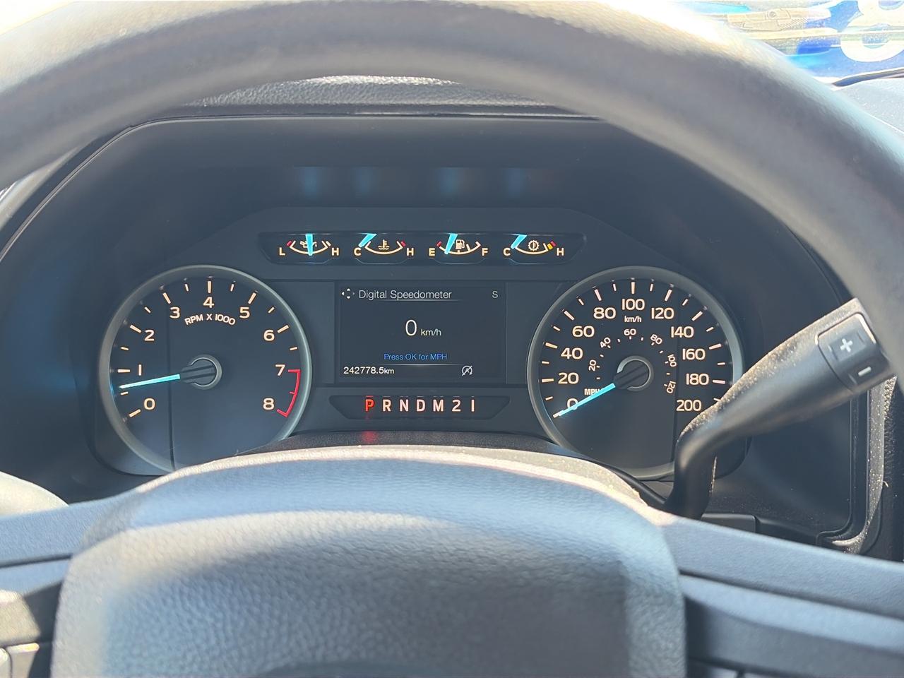 2018 Ford F-150 XLT, 3.3 V6, 4X4, CREW CAB, BACK UP CAMERA! Photo