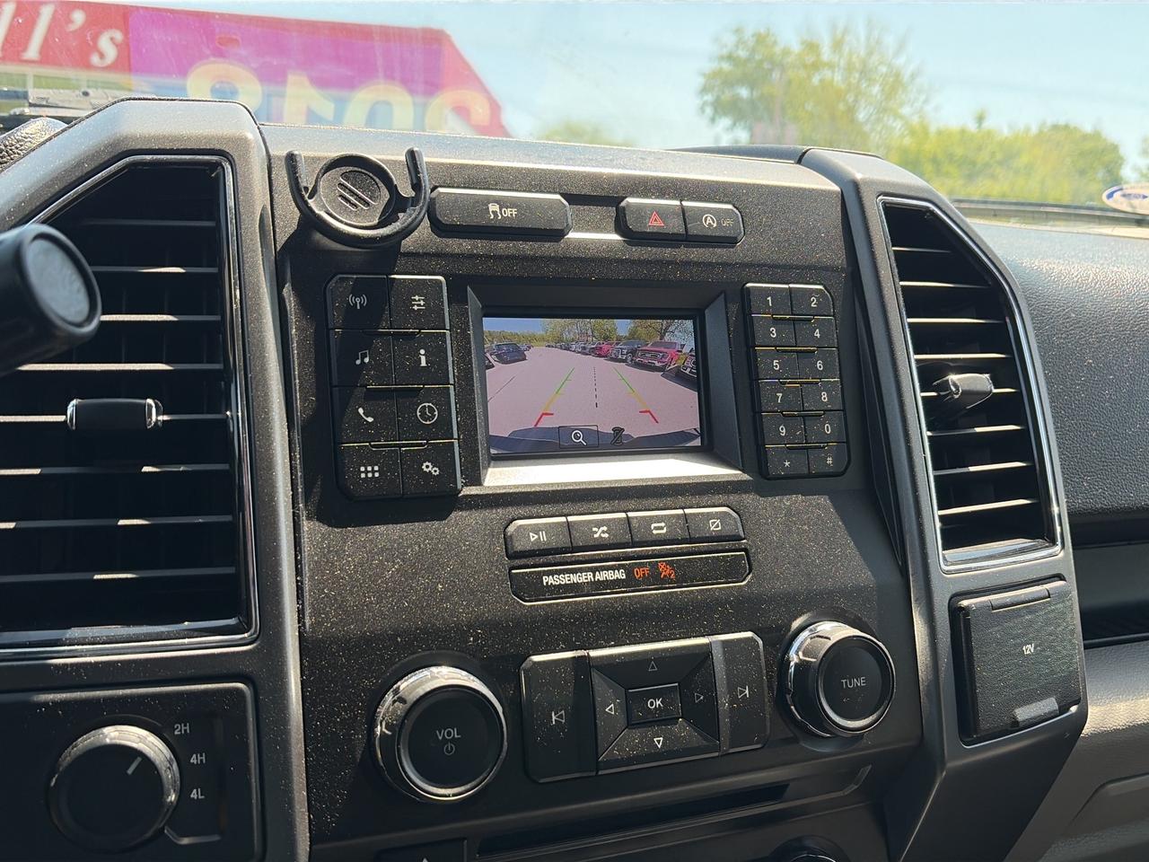 2018 Ford F-150 XLT, 3.3 V6, 4X4, CREW CAB, BACK UP CAMERA! Photo