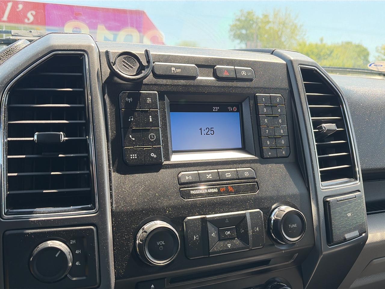 2018 Ford F-150 XLT, 3.3 V6, 4X4, CREW CAB, BACK UP CAMERA! Photo
