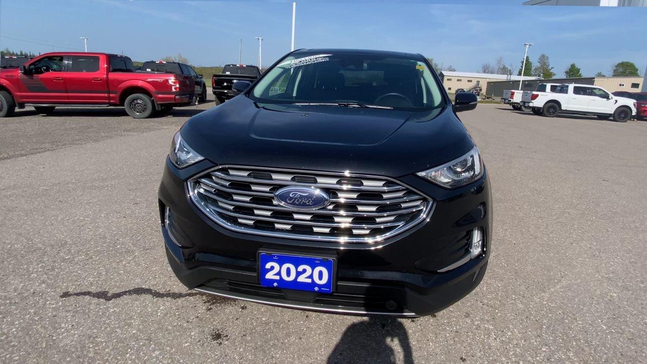 2020 Ford Edge Titanium Photo2