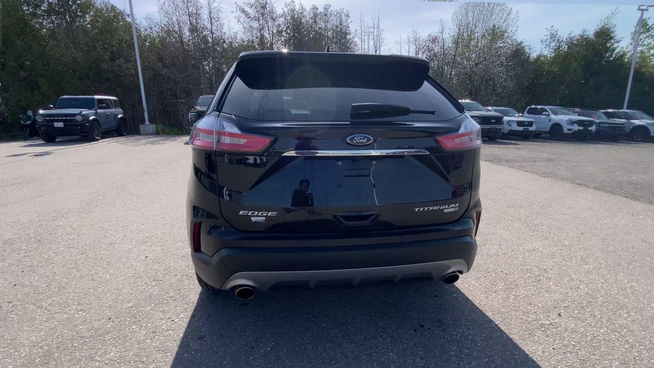2020 Ford Edge Titanium Photo