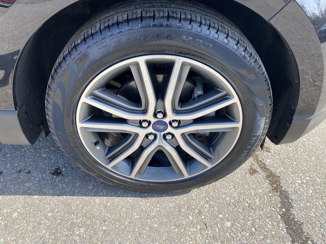 2020 Ford Edge Titanium Photo