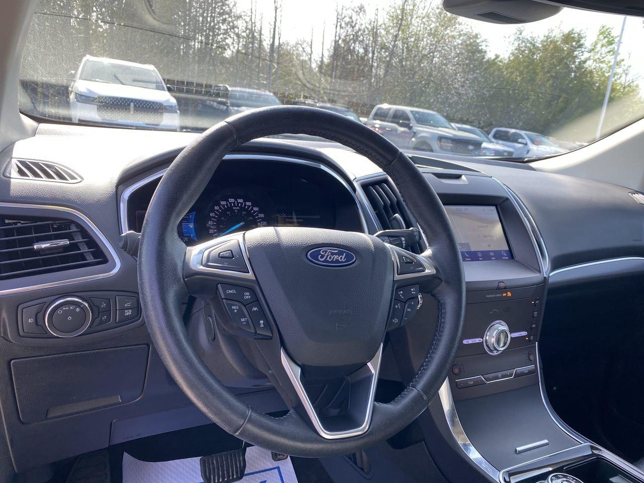 2020 Ford Edge Titanium Photo