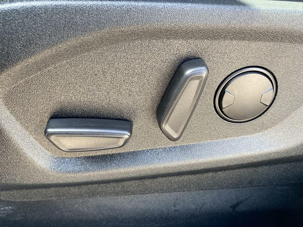 2020 Ford Edge Titanium Photo