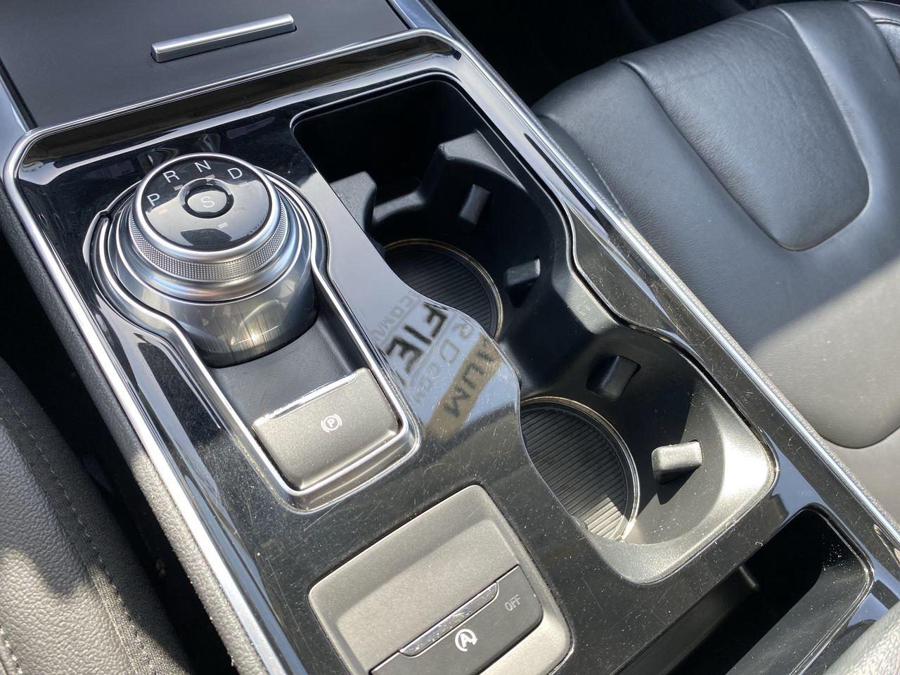2020 Ford Edge Titanium Photo