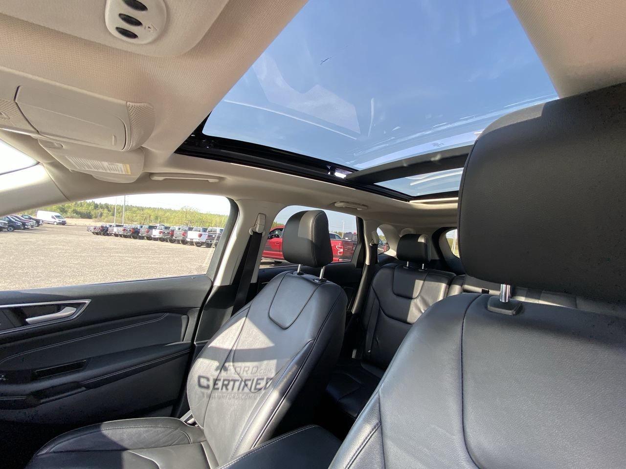 2020 Ford Edge Titanium Photo