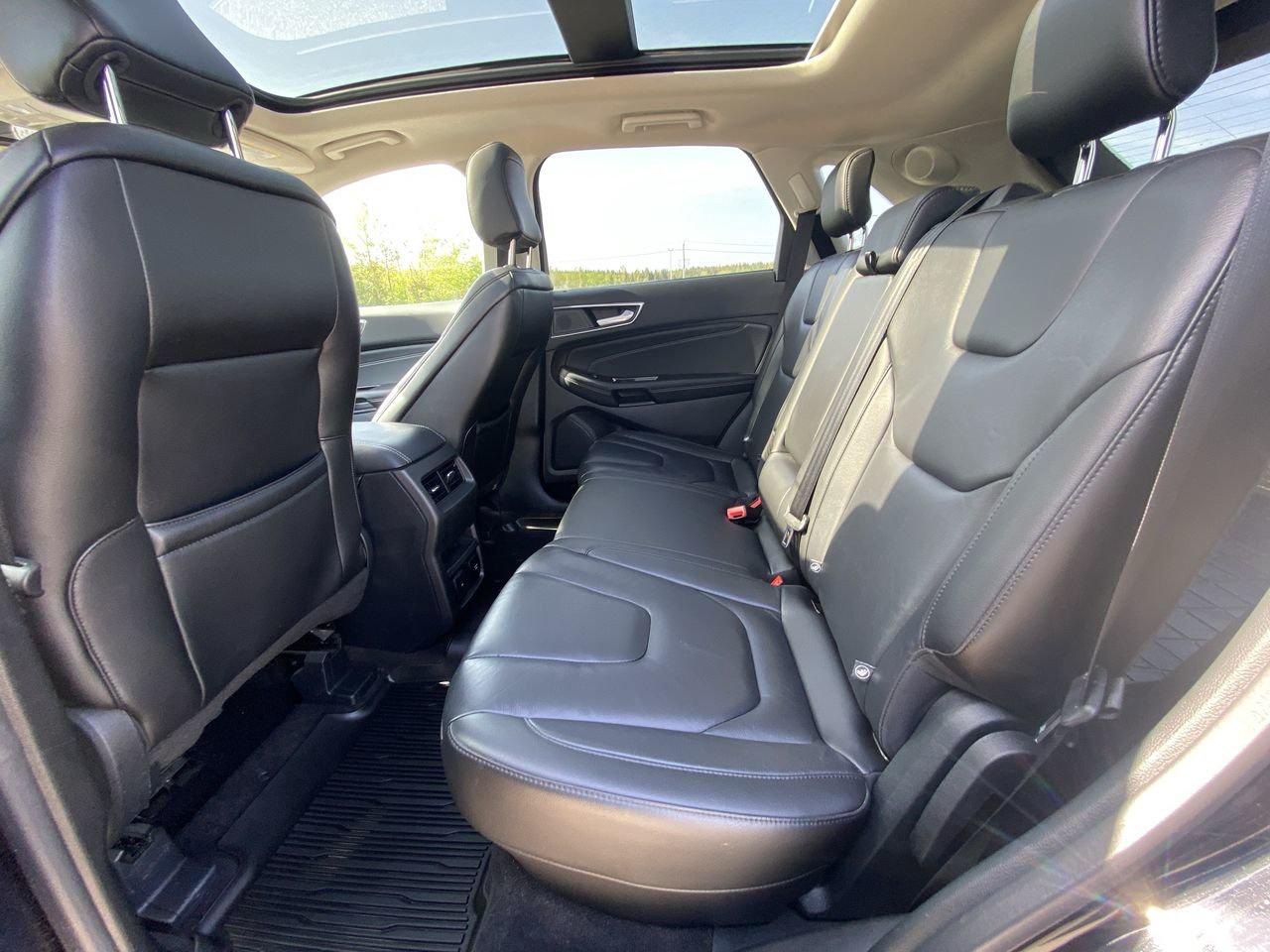 2020 Ford Edge Titanium Photo