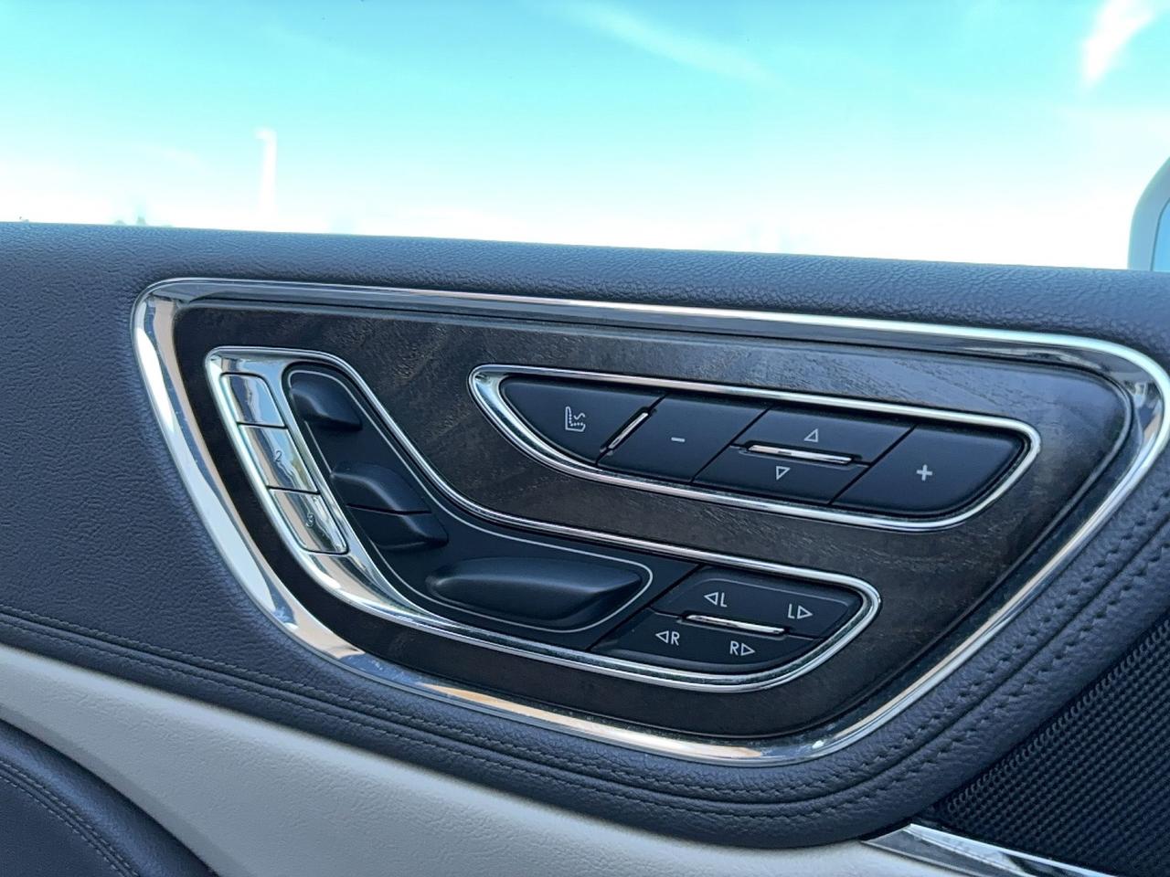 2017 Lincoln Continental Reserve Photo