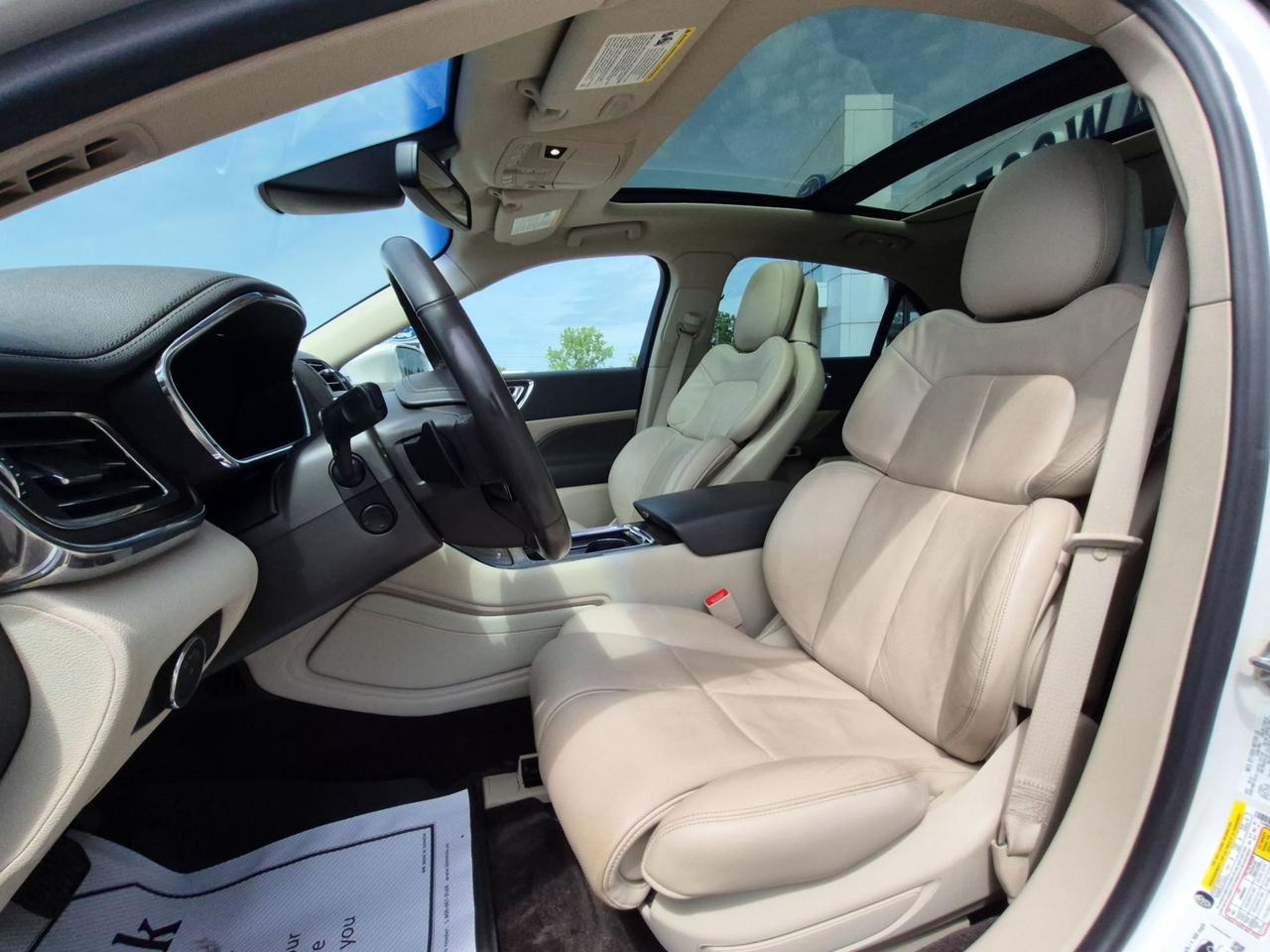 2017 Lincoln Continental LOCAL TRADE! 2.7L, PANO ROOF, TECH PACK!360-CAMERA Photo