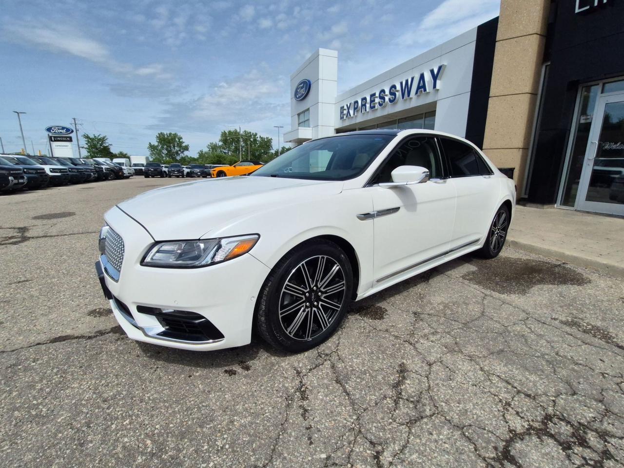 2017 Lincoln Continental LOCAL TRADE! 2.7L, PANO ROOF, TECH PACK!360-CAMERA Photo