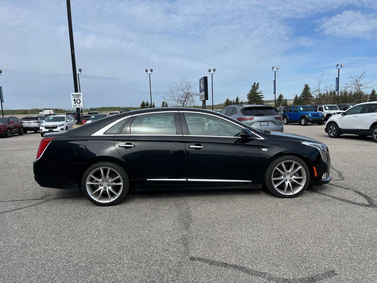 2018 Cadillac XTS 4dr Sdn Premium Luxury AWD Photo4