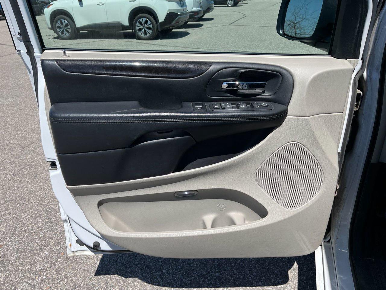 2016 Dodge Grand Caravan 4dr Wgn Crew Photo