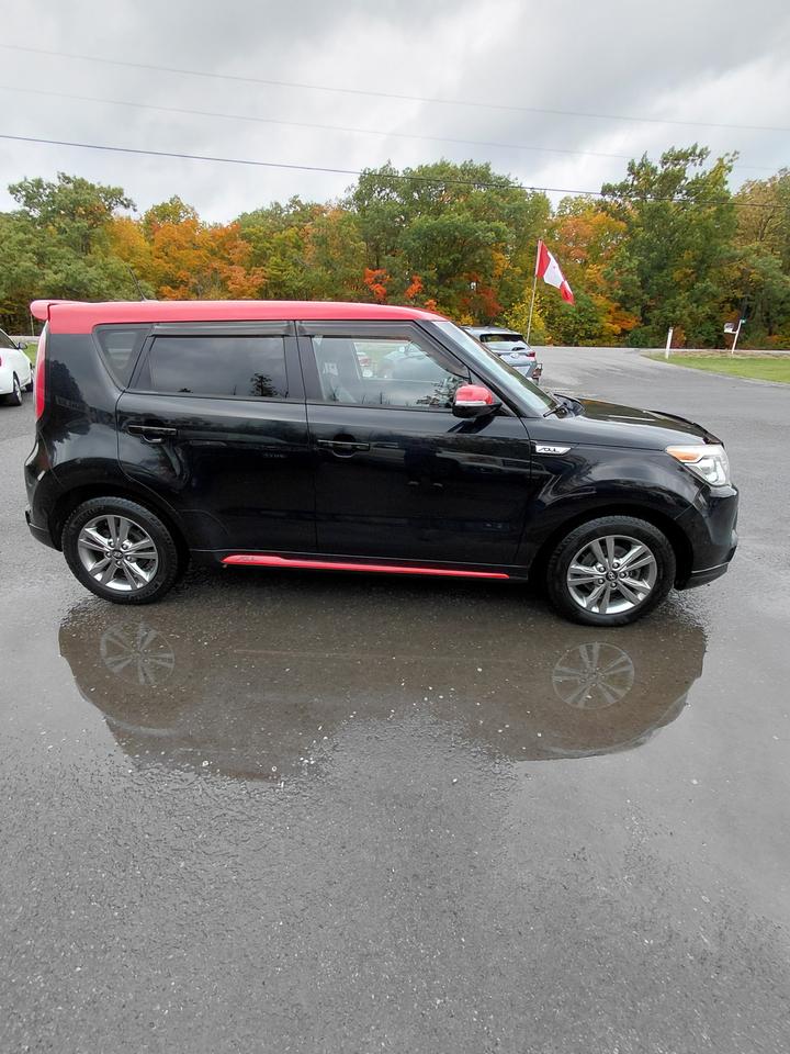 2016 Kia Soul SX Photo3
