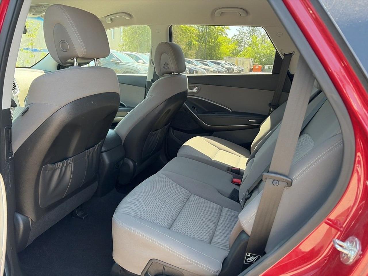 2017 Hyundai Santa Fe XL FWD 3.3L Photo