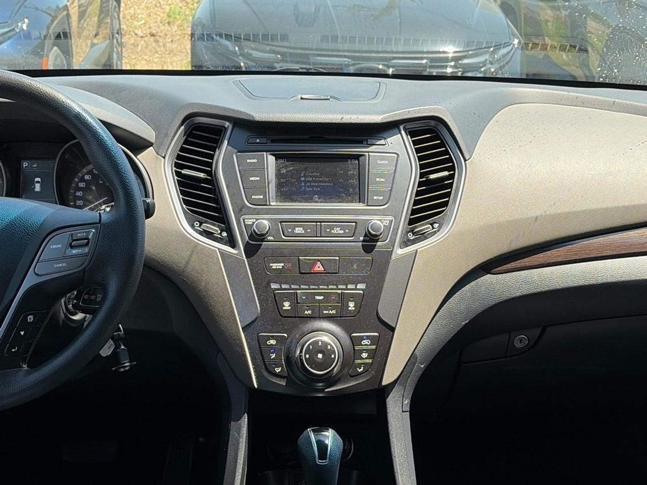 2017 Hyundai Santa Fe XL FWD 3.3L Photo
