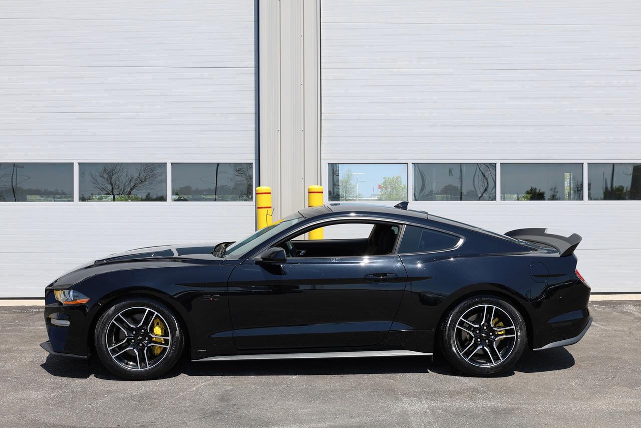 2022 Ford Mustang GT - 6SPD|CAMERA|NAVIGATION|SHORT SHIFTER Photo