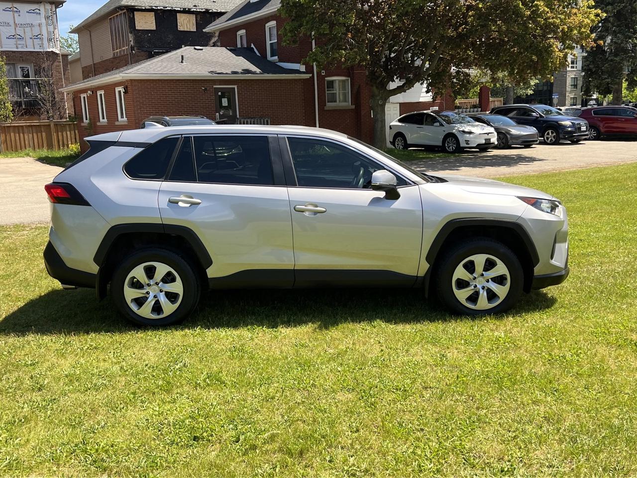2022 Toyota RAV4 LE Photo