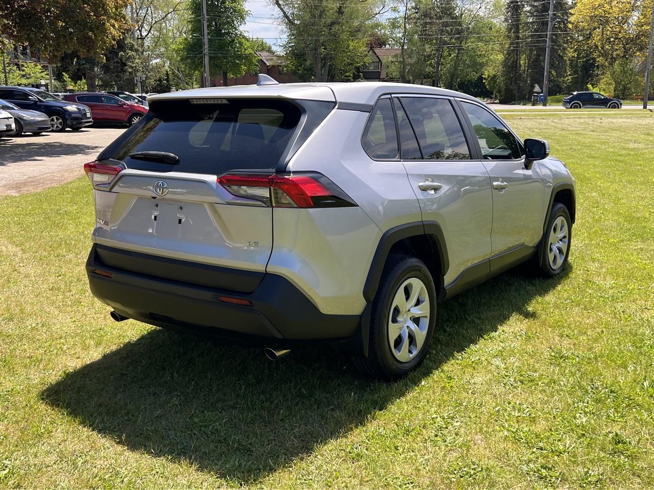 2022 Toyota RAV4 LE Photo