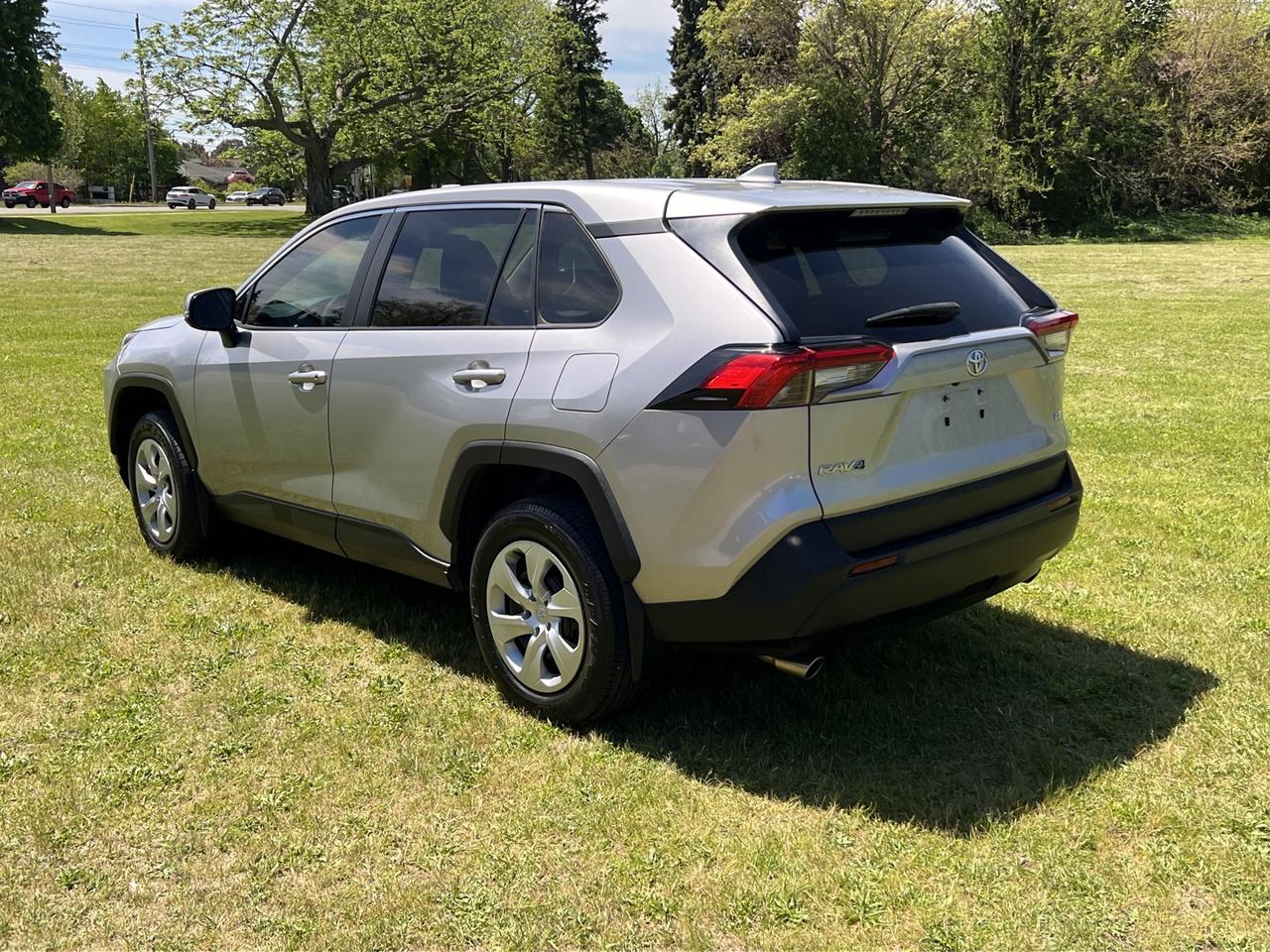 2022 Toyota RAV4 LE Photo