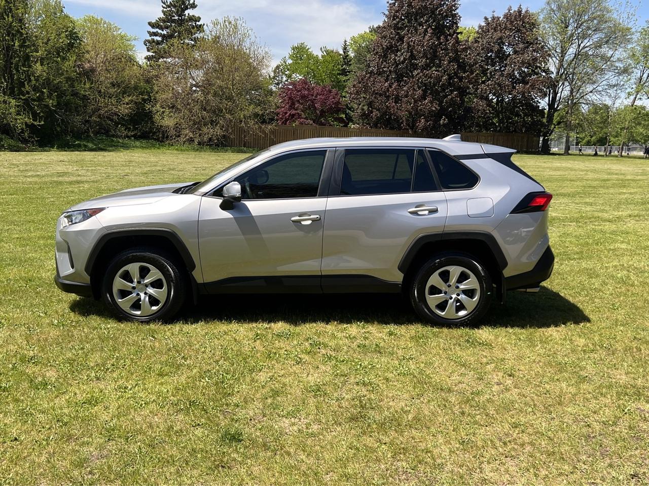 2022 Toyota RAV4 LE Photo