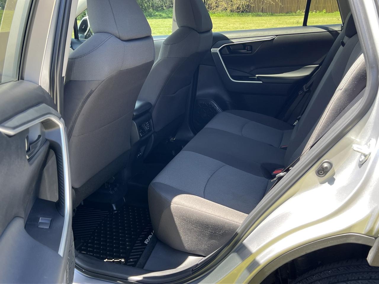 2022 Toyota RAV4 LE Photo