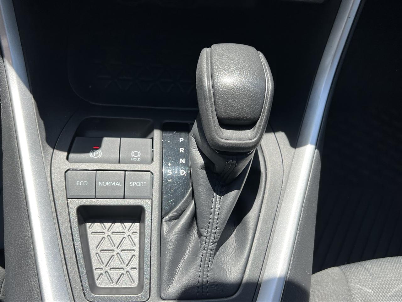 2022 Toyota RAV4 LE Photo