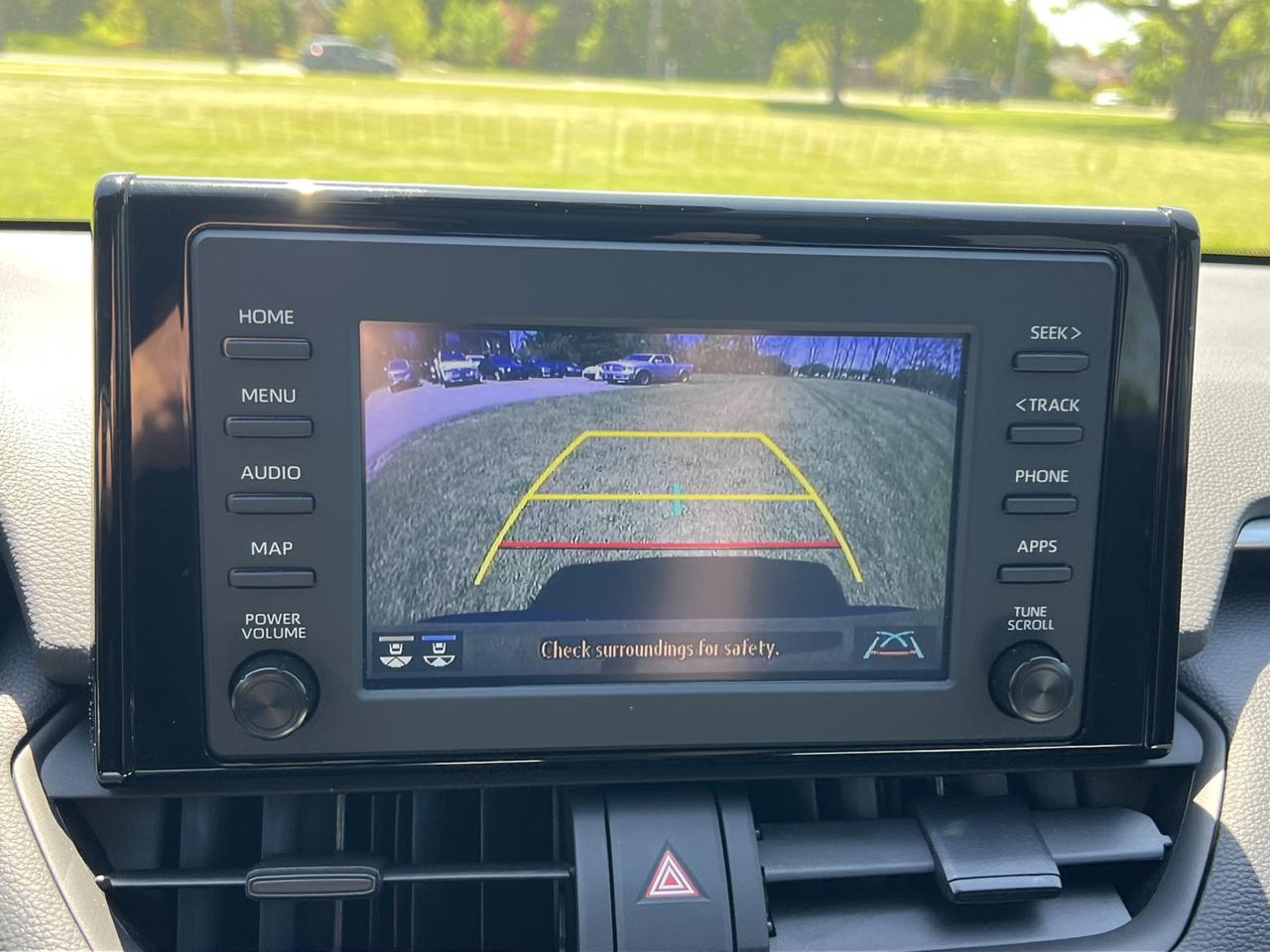 2022 Toyota RAV4 LE Photo