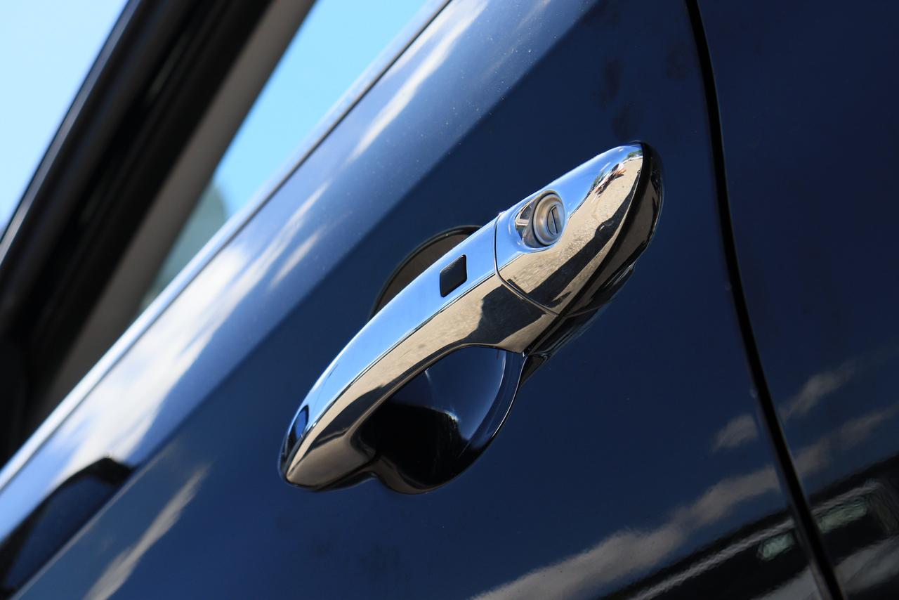 2016 Hyundai Sonata Hybrid Ultimate | Leather | Pano Roof | Nav | Cam | BSM++ Photo
