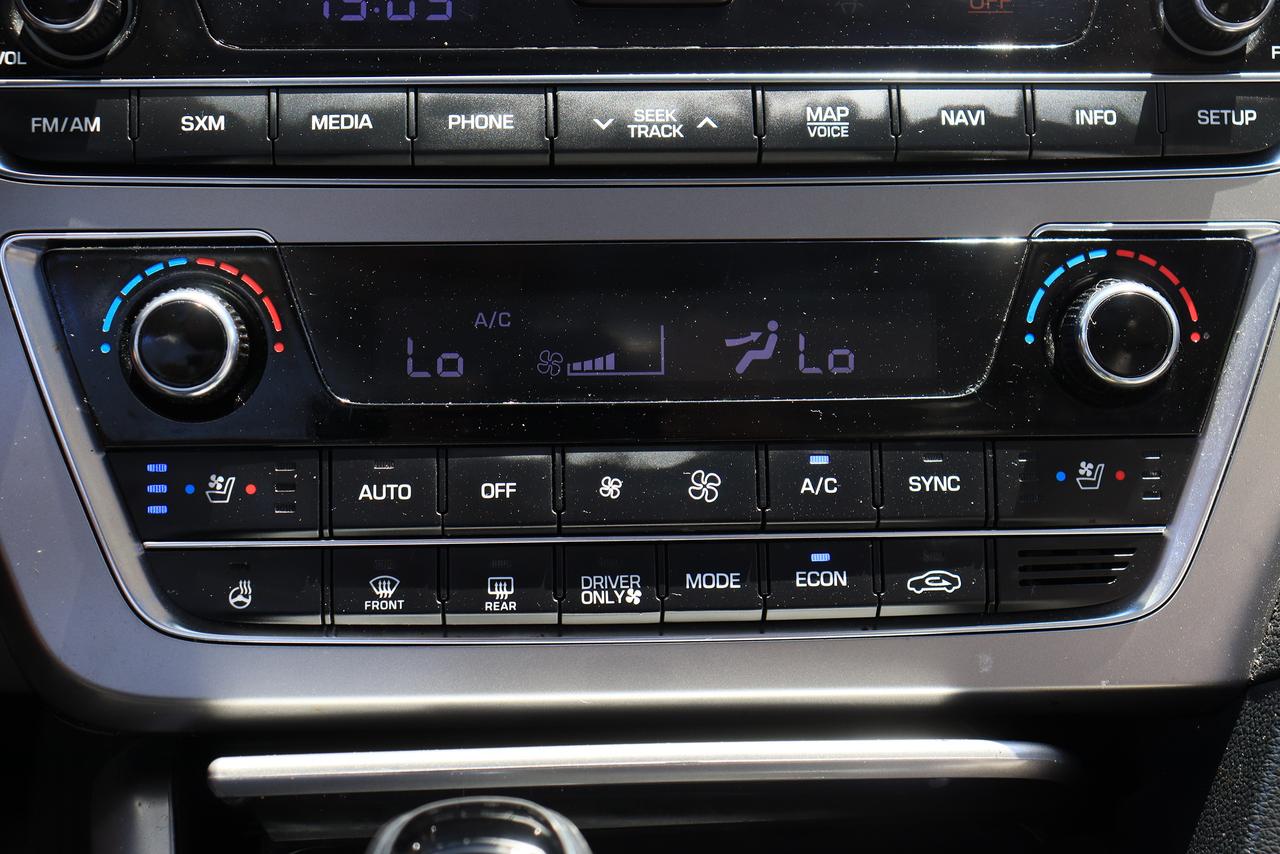2016 Hyundai Sonata Hybrid Ultimate | Leather | Pano Roof | Nav | Cam | BSM++ Photo