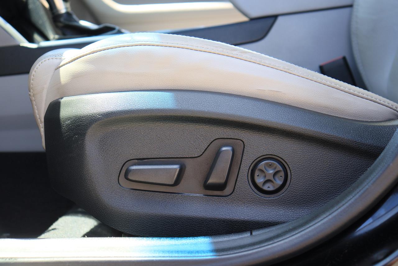 2016 Hyundai Sonata Hybrid Ultimate | Leather | Pano Roof | Nav | Cam | BSM++ Photo34