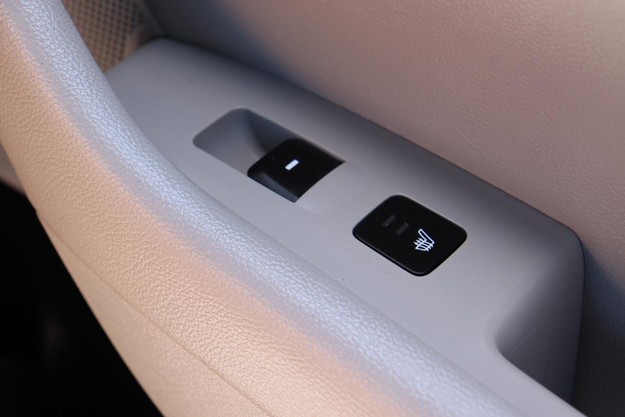 2016 Hyundai Sonata Hybrid Ultimate | Leather | Pano Roof | Nav | Cam | BSM++ Photo39