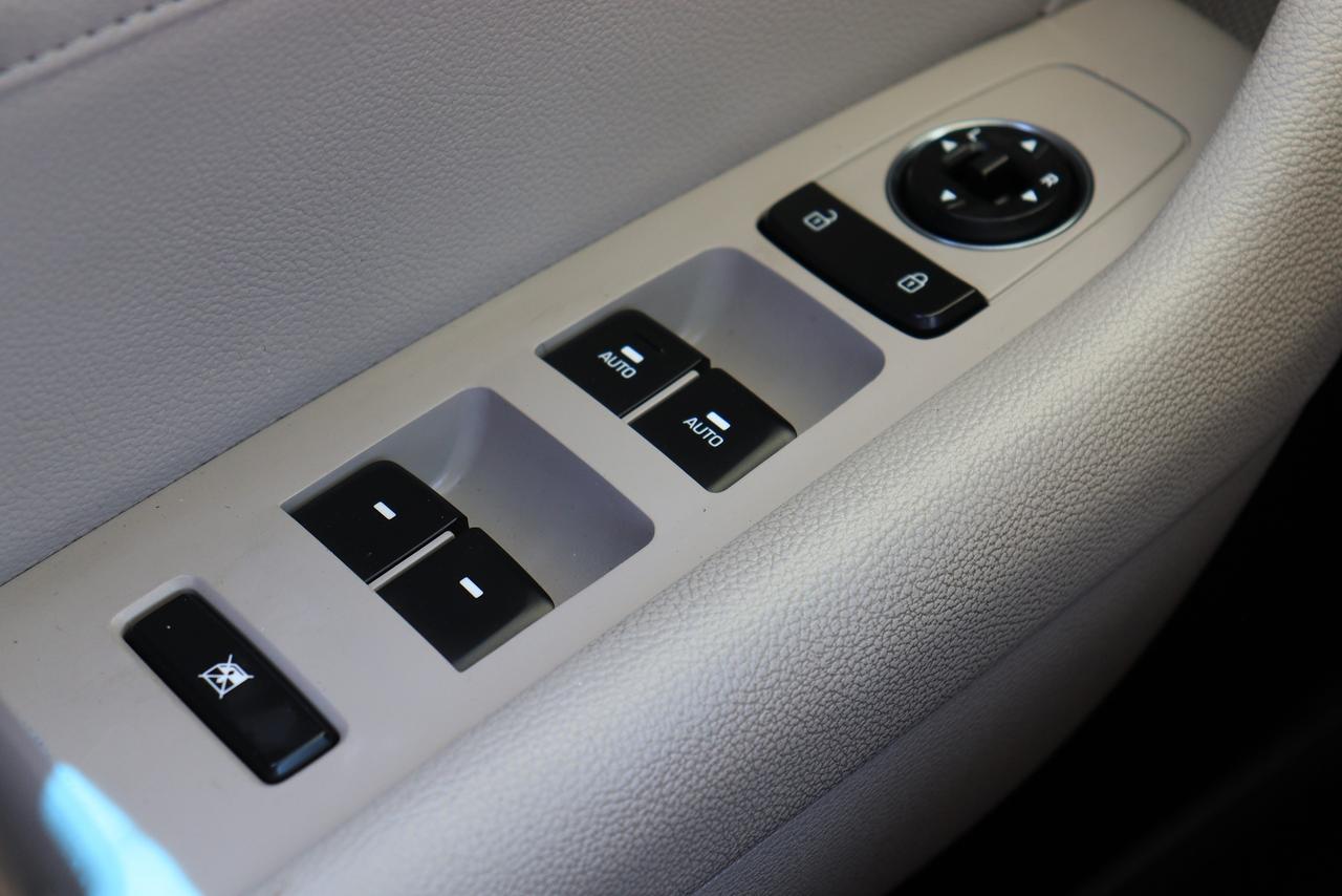 2016 Hyundai Sonata Hybrid Ultimate | Leather | Pano Roof | Nav | Cam | BSM++ Photo67