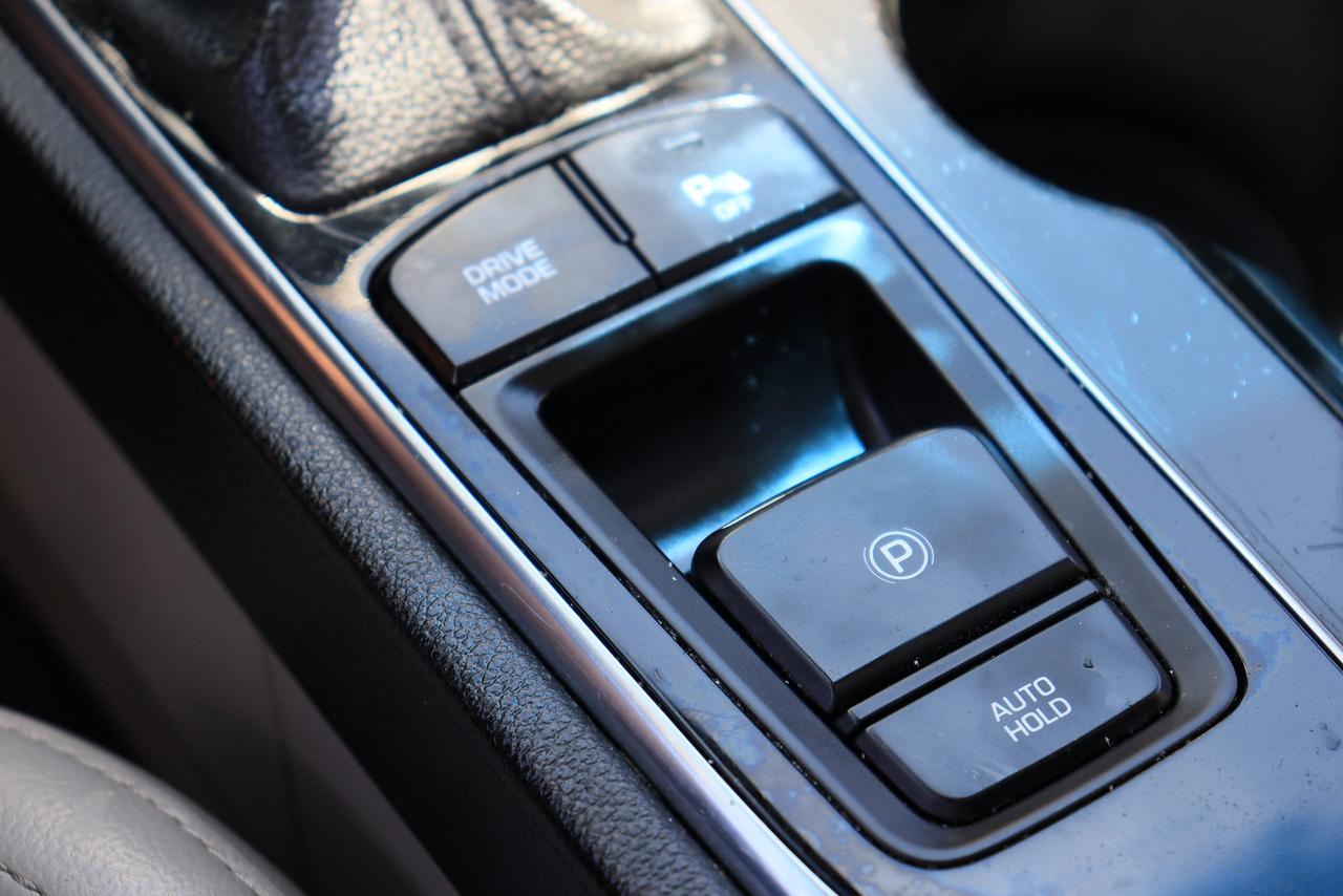2016 Hyundai Sonata Hybrid Ultimate | Leather | Pano Roof | Nav | Cam | BSM++ Photo